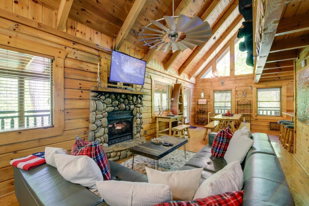Gatlinburg Family Cabin With Private Hot Tub And Deck! Villa Luaran gambar