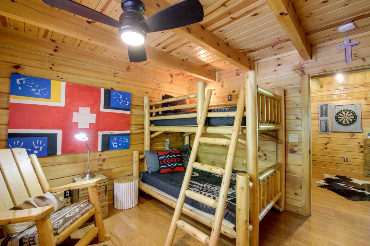Gatlinburg Family Cabin With Private Hot Tub And Deck! Villa Luaran gambar