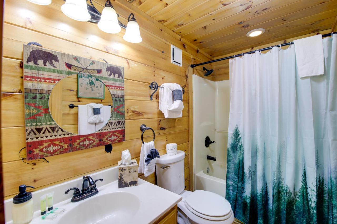 Gatlinburg Family Cabin With Private Hot Tub And Deck! Villa Luaran gambar